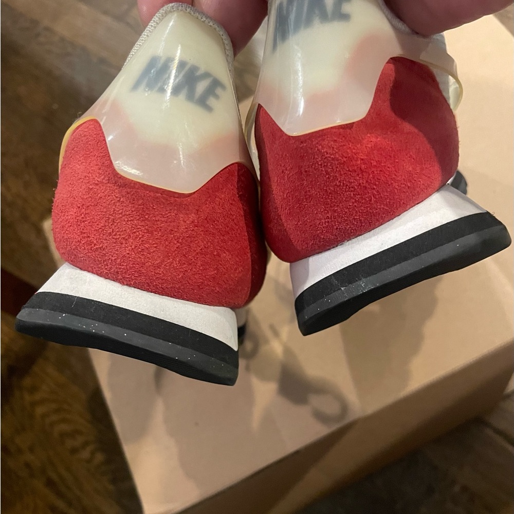 Nike - Picture 3 of 5